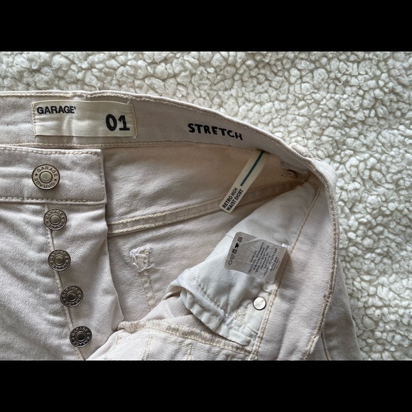 Light light beige Garage Jean shorts ✨ 10/10 - Picture 1 of 3
